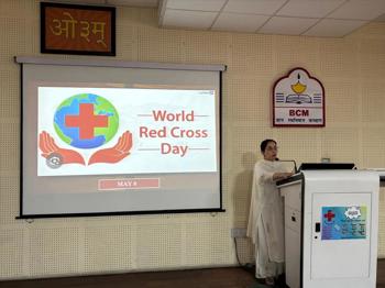 First Aid Demonstration by health club members